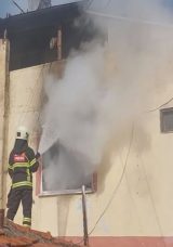 Amasya’da Alkollü Şahıs Evini Ateşe Verdi