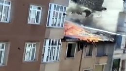 Çatı Yangını Komşu Binalara Sıçrattı