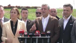 CHP Genel Başkanı Özel, CHP Gençlik Kolları Başkanı Aydın’ın Duruşmasına Katıldı