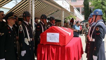 Eğitim faaliyetindeki kazada hayatını kaybeden astsubay toprağa verildi