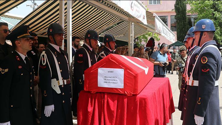 Eğitim faaliyetindeki kazada hayatını kaybeden astsubay toprağa verildi