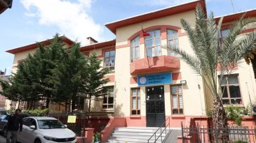 İstanbul’da 6.2 Büyüklüğündeki Depremin Ardından 4 Okul Tahliye Edildi