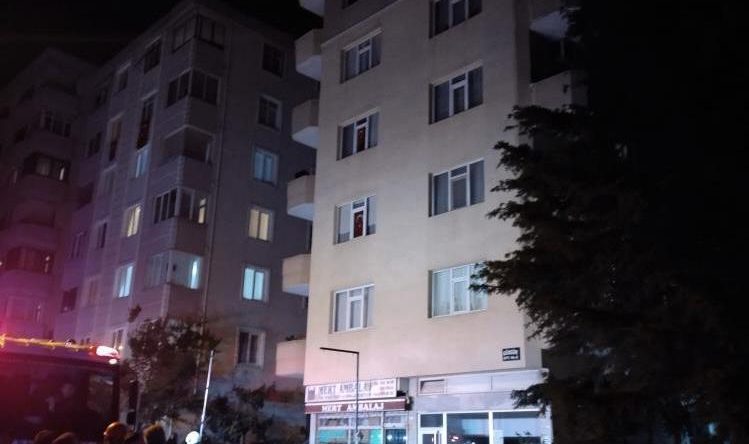 Kadıköy’de Balkon Çöktü, Bina Tedbiren Boşaltıldı