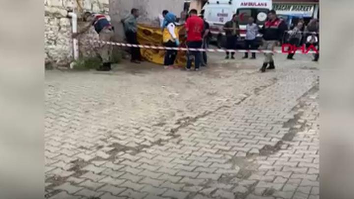 Kilis’te Kahreden Kaza! Otomobiliyle Geri Manevra Yaparken Hamile Eşinin Ölümüne Neden Oldu