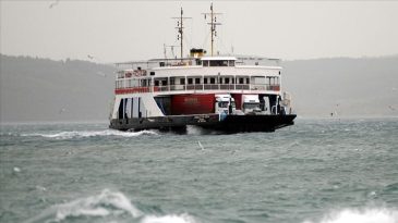 Kuzey Ege’de Fırtına Nedeniyle Feribot Seferleri İptal Edildi