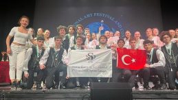 Liselilerden Halk Oyunlarında Büyüleyici Zafer: Roma’dan Şampiyonluk ve Büyük Ödülle Dönüş