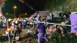 Samsun’da Heyelan: Araç Üstüne Düşen Kaya Parçalarıyla Yaralanmalar Var