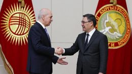 TBMM Başkanı Kurtulmuş Kırgızistan lideri Caparov ile bir araya geldi