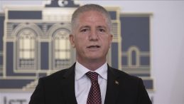 Vali Gül’den “Valinin yeğeniyim” diyen çakarlı araç sürücüsüne tepki