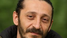 17 Yaşındaki Genç Bıçakla Birini Öldürdü
