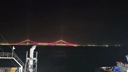 1915 Çanakkale Köprüsü Sarı-Kırmızı Renklerle Aydınlatıldı!