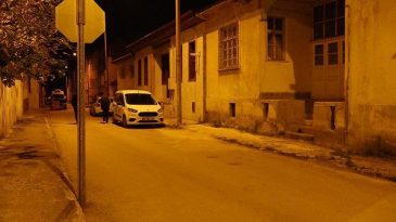 20 Yaşındaki Leyla Sokakta Bıçaklanmış Halde Bulundu