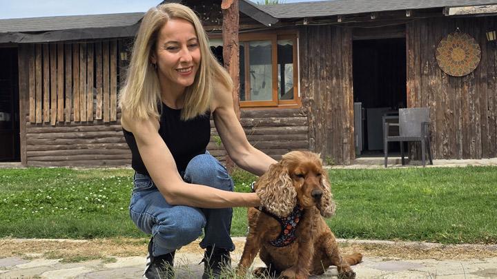 3 Aydır Kaybolan Köpeğini Ağaçta Buldu