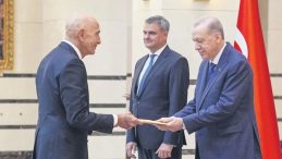 3 Büyükelçiden Güven Mektubu