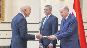 3 Büyükelçiden Güven Mektubu