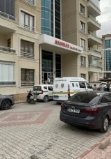 3 Çocuğunun Annesini Bıçakla Katletti!