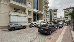 3 Çocuğunun Annesini Bıçakla Katletti!