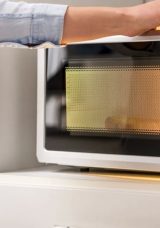 3 Dakikada Tertemiz Olacak! Mikrodalga Fırınınızı Yenileyecek Yöntem!