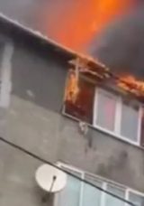 5 Katlı Binada Çatı Yangını Paniğe Neden Oldu