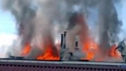 5 Katlı Binanın Çatısında Yangın Çıktı