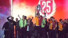 5 Yıldızlı Taç Töreni