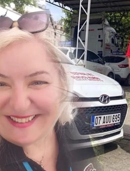 56 Yaşında Hayalini Gerçekleştirdi: Ehliyetini Aldı