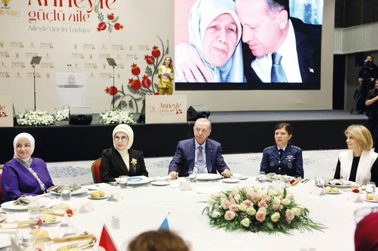 Erdoğan ve annesi Tenzile Hanım’ın fotoğrafı