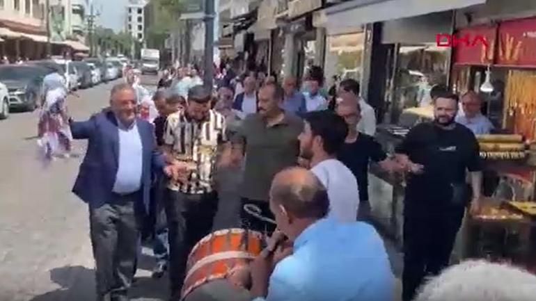 Halay Çeken Vatandaşlar
