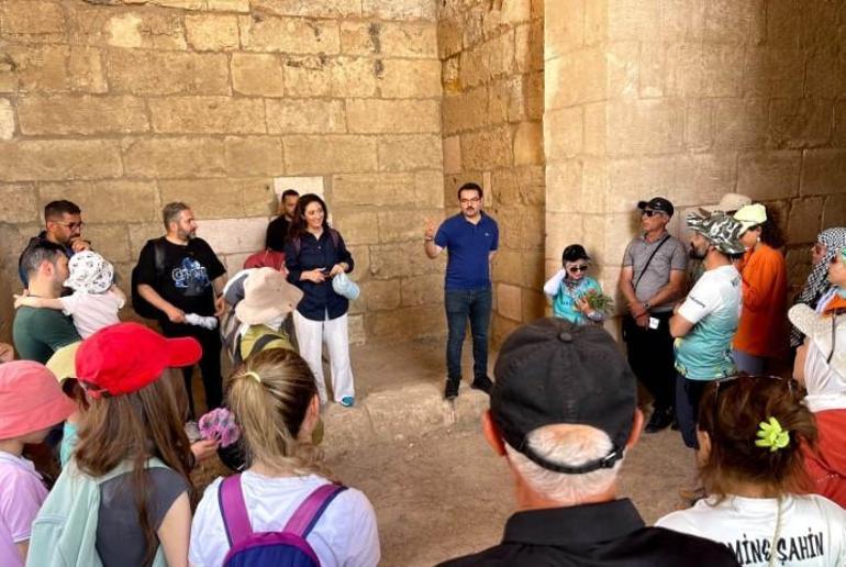 Kaymakam Harun Reşit Han ve Turist Grubu