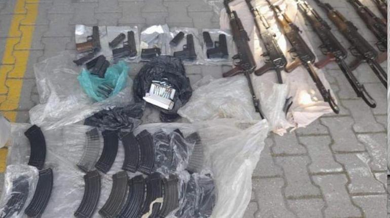Polis Aracında Bulunan Silahlar