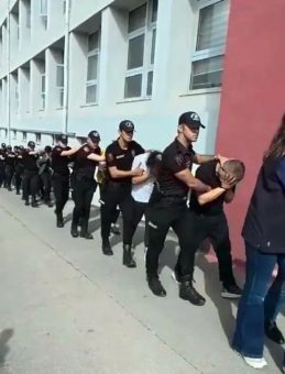 Adana’da Yasa Dışı Bahis Çetesi Çökertildi: 2,5 Milyon Liralık Para ve Altına El Konuldu!