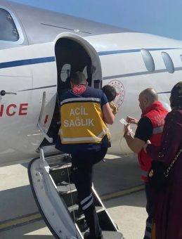Ağrı’da Karaciğer Yetmezliği Tanısı Alan 2 Yaşındaki Yunus Emre, Ambulans Uçakla Ankara’ya Sevk Edildi