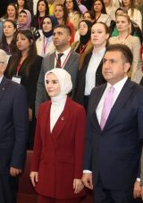 Aileler, Ebeveynlik Zirvesi’nde buluştu… Aile Bakanı Göktaş: Çocukların en temel ihtiyacı huzurlu bir aile