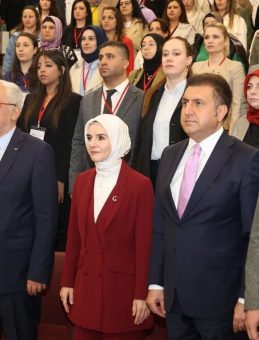 Aileler, Ebeveynlik Zirvesi’nde buluştu… Aile Bakanı Göktaş: Çocukların en temel ihtiyacı huzurlu bir aile