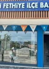 AK Parti Fethiye İlçe Başkanlığı’na Taşla Saldıran Şahıs Tutuklandı