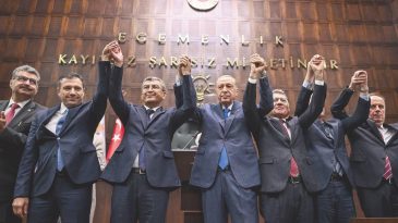 AK Parti’ye Yeni Üyeler Katıldı