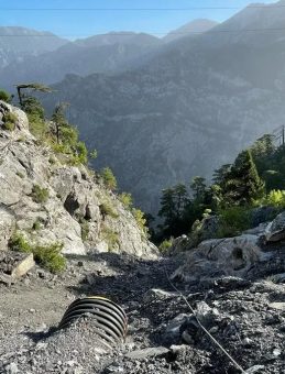 Alanya’da Araç Uçuruma Düştü: 1 Ölü, 1 Ağır Yaralı