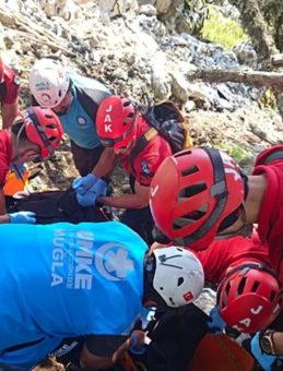 Alman Paraşütçünün Üzücü Olayı: Yüksekten Kayalıklara Düştü!