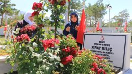 Anneler Günü’nde Şehit Anneleri Şehitliğe Koştu