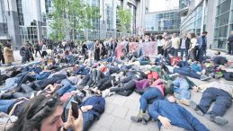 AP Önünde Yere Yatan Vekil Aktivist: Artık Dayanamıyoruz