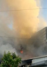Ayvalık’ta Villa Garajında Araçta Çıkan Yangın Eve Sıçradı