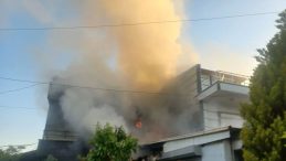 Ayvalık’ta Villa Garajında Araçta Çıkan Yangın Eve Sıçradı