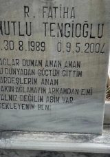 Babaları Tarafından Hayatlarına Son Verilen Çocukların Mezarlığındaki Duygusal İfadeler