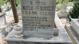 Babaları Tarafından Hayatlarına Son Verilen Çocukların Mezarlığındaki Duygusal İfadeler