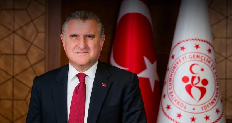 Bakan Bak, Türkiye Kupası’nı Kazanan Galatasaray’ı Kutladı