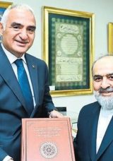 Bakan Ersoy, İstanbul Mushafı’nı inceledi