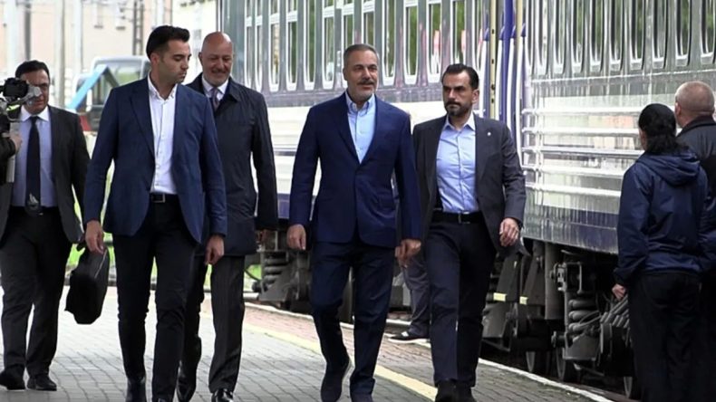 Bakan Fidan Kiev yolunda: Polonya’dan trenle hareket etti
