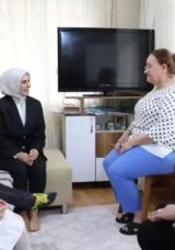 Bakan Göktaş, Devlet Korumasındaki Çocukların Gönüllü Anneleri Gürel’i Anneler Günü’nde Ziyaret Etti