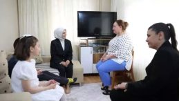 Bakan Göktaş, Devlet Korumasındaki Çocukların Gönüllü Anneleri Gürel’i Anneler Günü’nde Ziyaret Etti