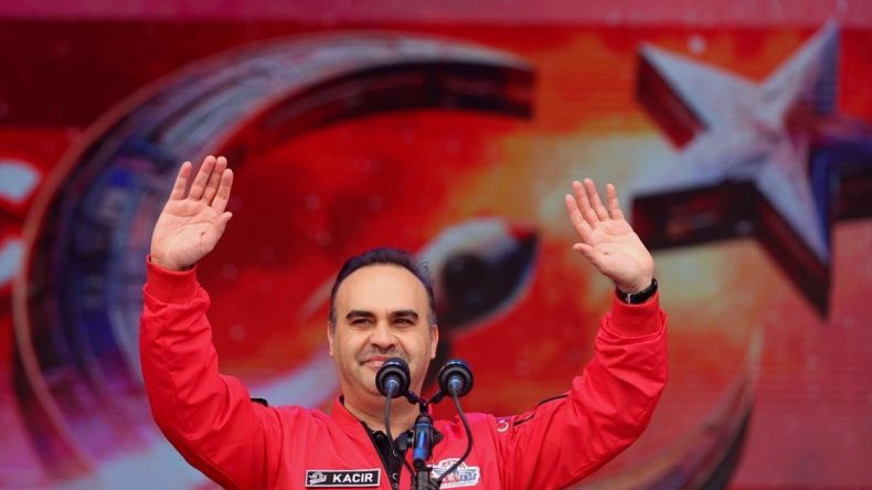 Bakan Kacır: Bu topraklarda Kıbrıs Türk halkının misafir değil ev sahibi olduğunu tüm dünyaya tekrar ilan ettik